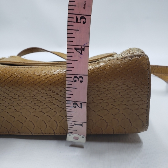 Liz Claiborne Tan Crossbody Bag with Structured Design and Gold Tone Hardware - Picture 10 of 12